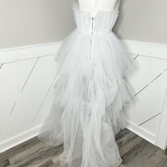 FASHION NOVA WHITE TULLE DRESS- PRELOVED- MEDIUM - Picture 5 of 9